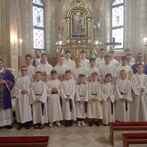 ​U Župi Navještenja BDM u Velikoj Gorici u službu ministranata uvedeno devet dječaka